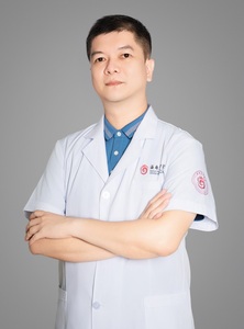 李泉
急救中心副主任，副主任中医师