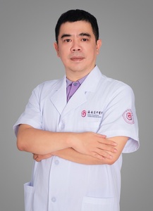 罗戈
急救中心，主治医师