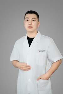 牛犇
急救中心，主治医师